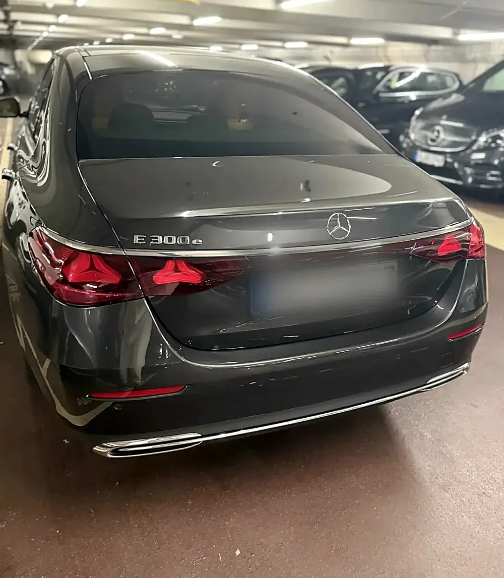 Arrière d'une Mercedes Classe E de la flotte
