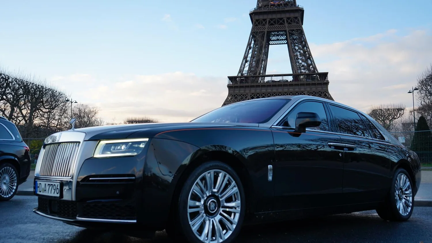 Rolls-Royce devant la Tour Eiffel, Paris
